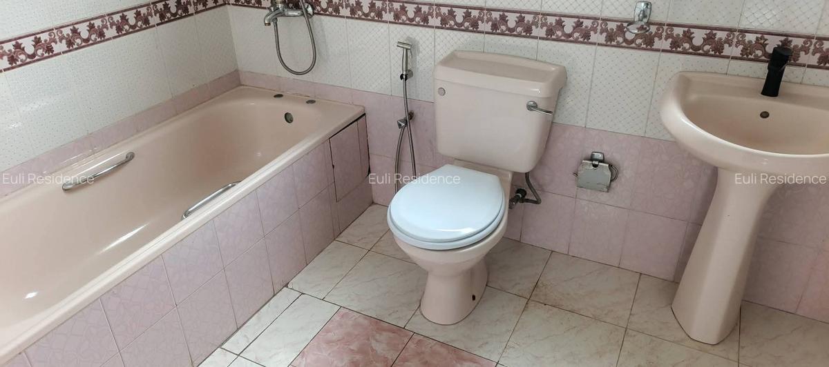 3 Bed Apartment with En Suite at Lantana Rd - 9