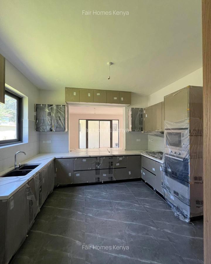 6 Bed Townhouse with En Suite at Lavington Green - 2