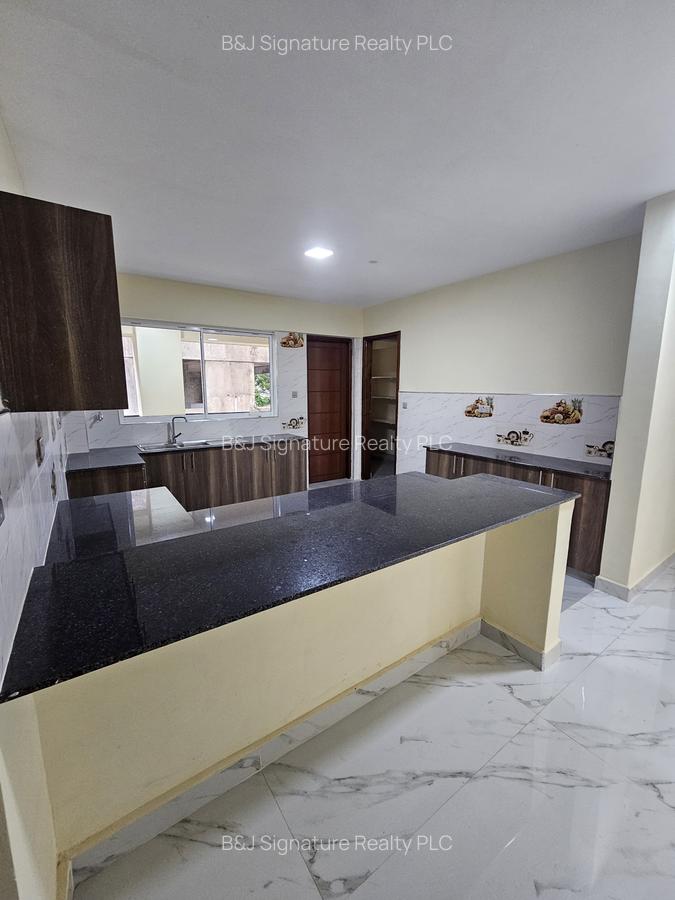 4 Bed Apartment with En Suite in Parklands - 2