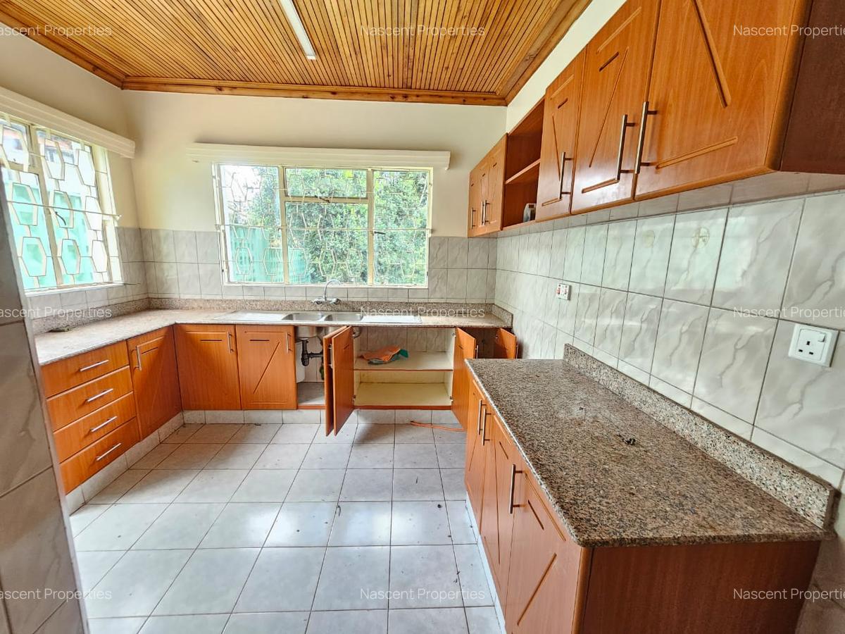 4 Bed House with En Suite in Runda - 16