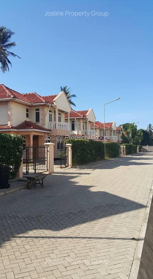 4 Bed Townhouse with En Suite in Nyali Area - 15