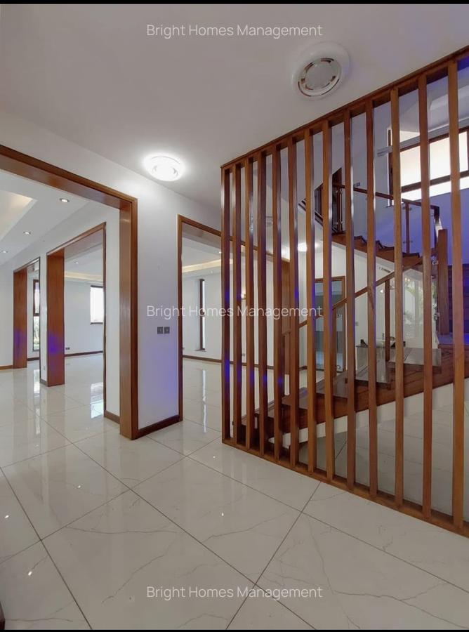 5 Bed Townhouse with En Suite in Lavington - 4