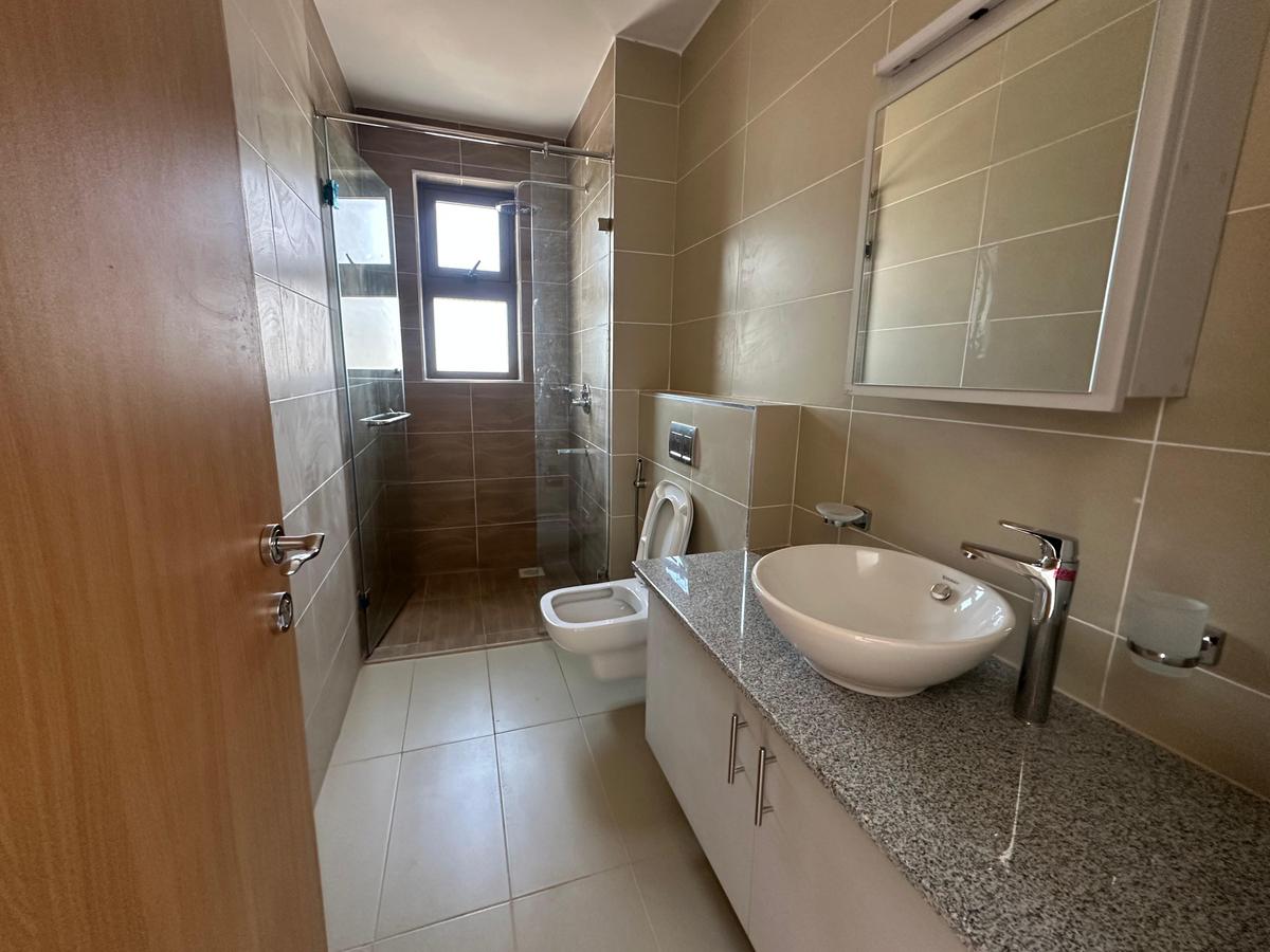 3 Bed Apartment with En Suite at Lavington - 12