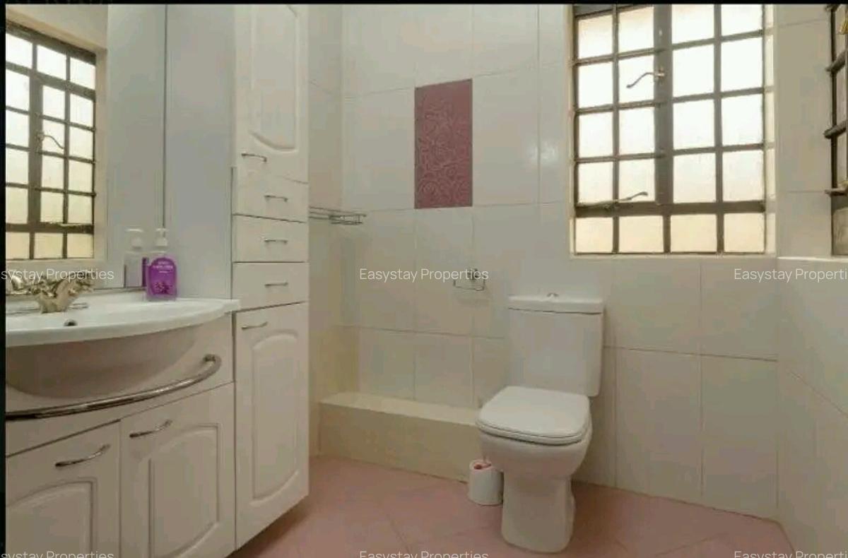 5 Bed House with En Suite in Runda - 4