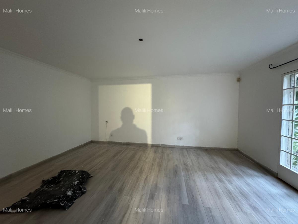 4 Bed House in Lavington - 8