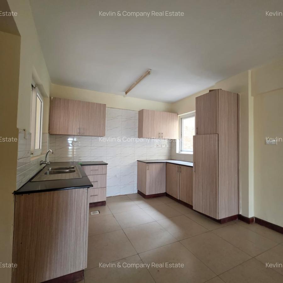 4 Bed Apartment with En Suite in Parklands - 4