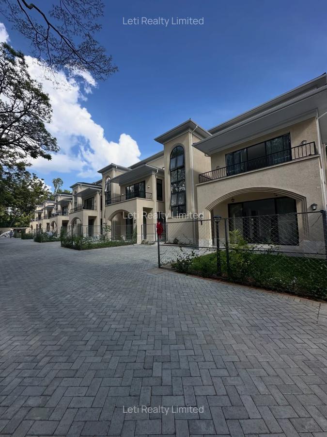 5 Bed Townhouse with En Suite in Lavington - 2