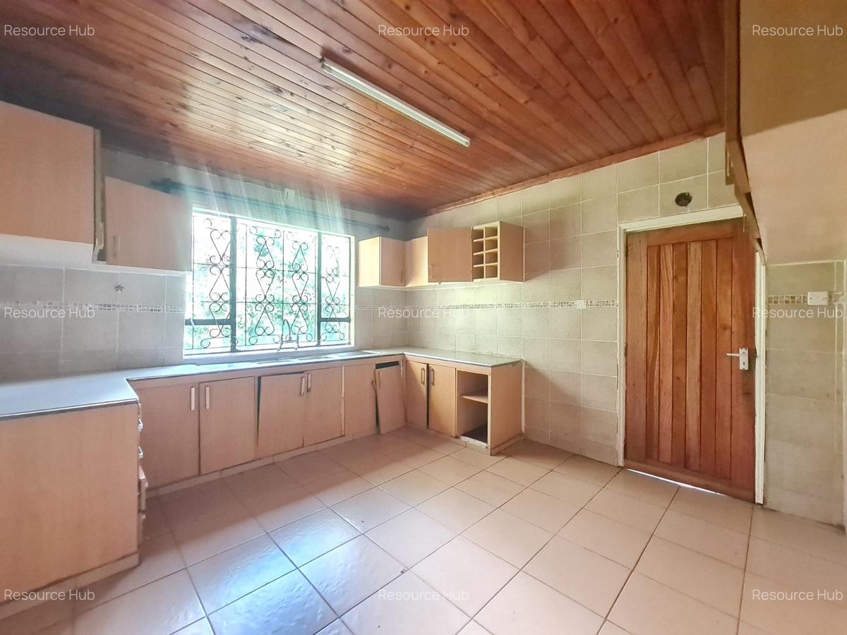 4 Bed House with En Suite at Hardy Area - 9