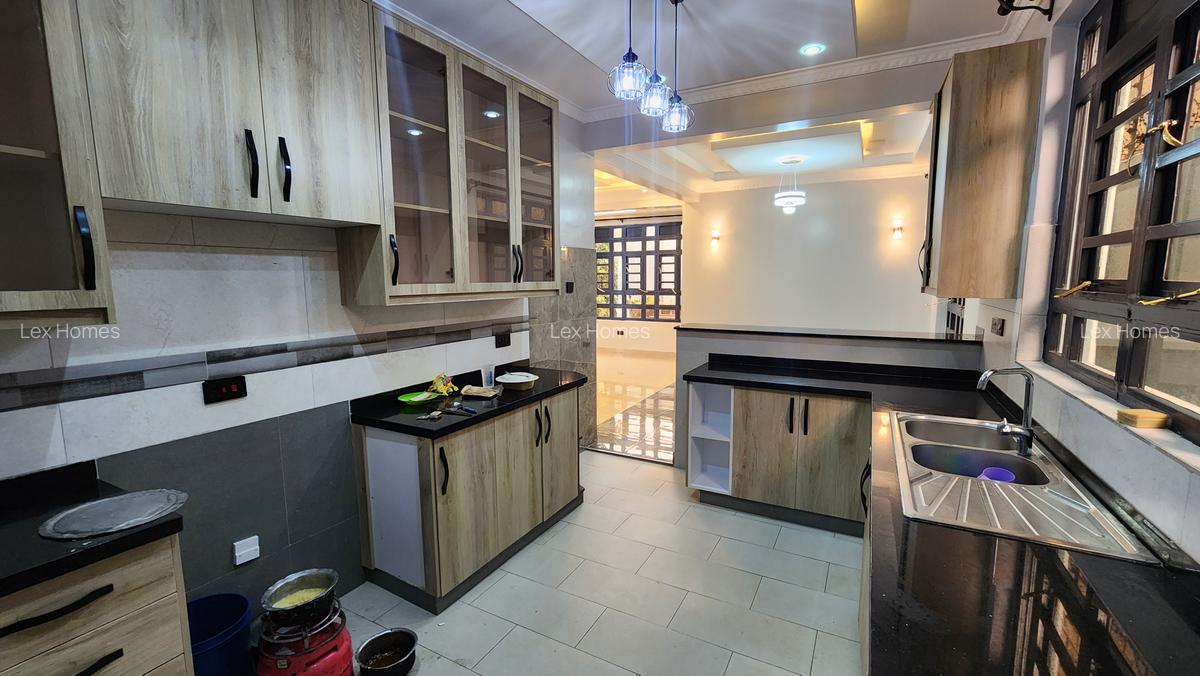 4 Bed House with En Suite at - 6