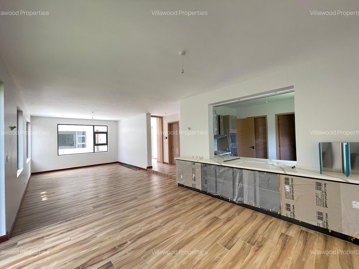 6 Bed Villa with En Suite in Lavington - 2