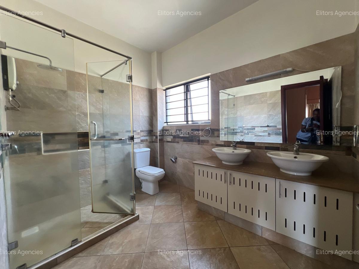 2 Bed Apartment with En Suite at Raphta Road - 16