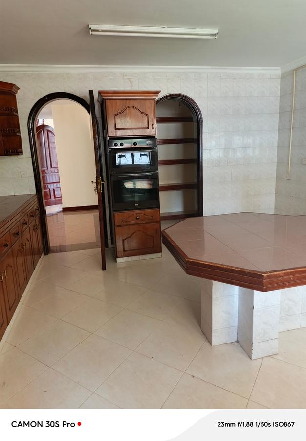 5 Bed House with En Suite at Riverside - 11 5 Bed House with En Suite at Riverside - 11