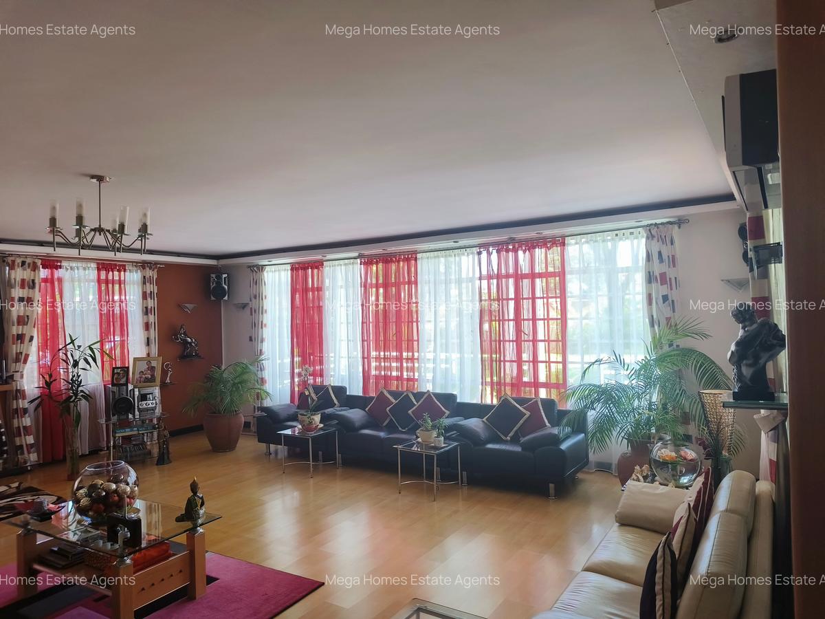 5 Bed House with En Suite in Runda - 12