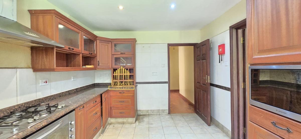 5 Bed Townhouse with En Suite in Lavington - 7