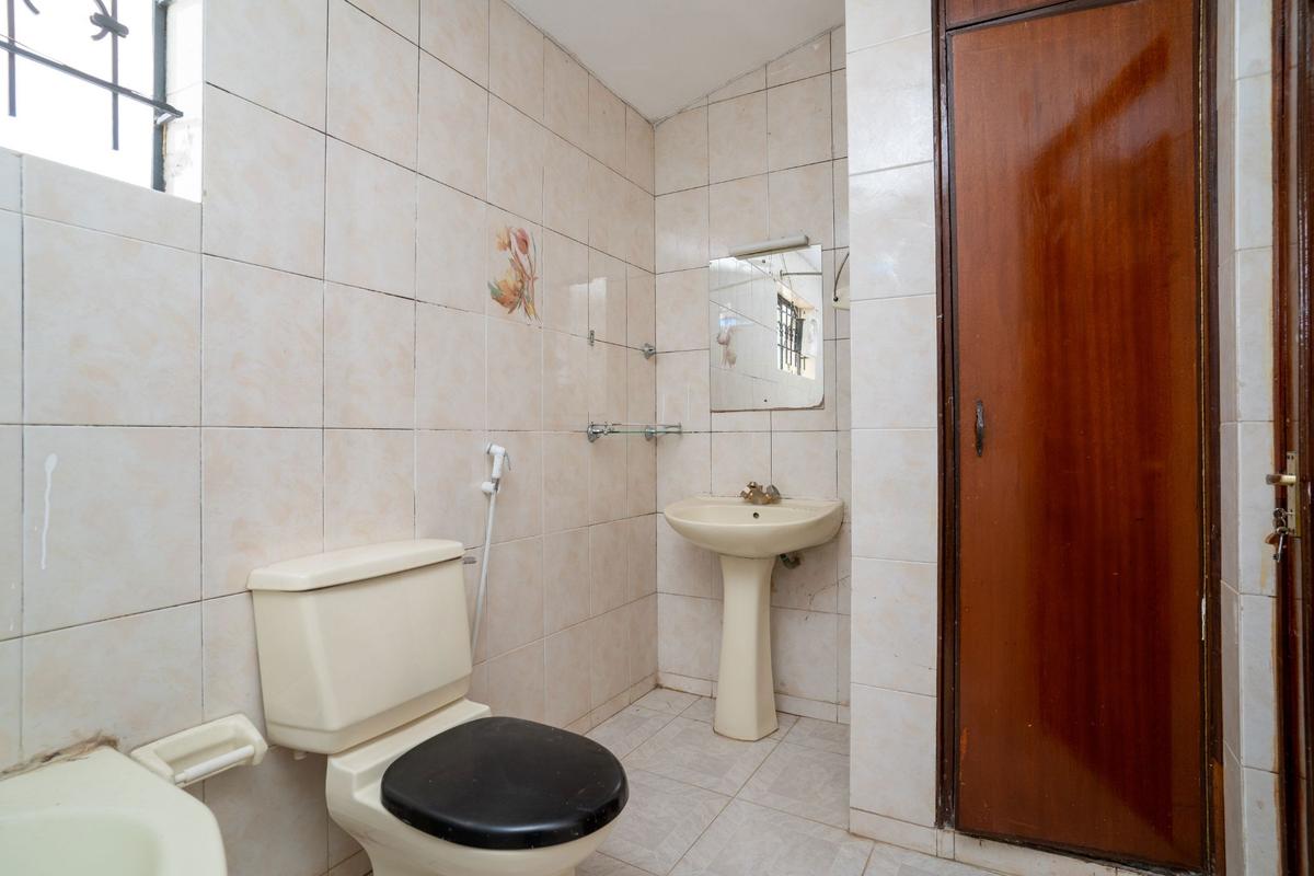 5 Bed House with En Suite in Westlands Area - 9