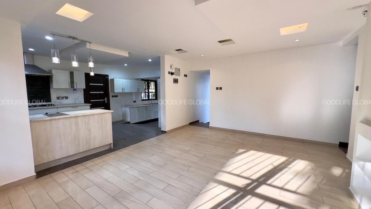 7 Bed House with En Suite at Kyuna - 12