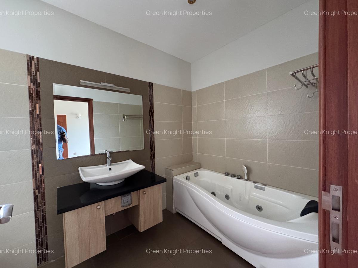 Serviced 3 Bed Apartment with En Suite in Kileleshwa - 11