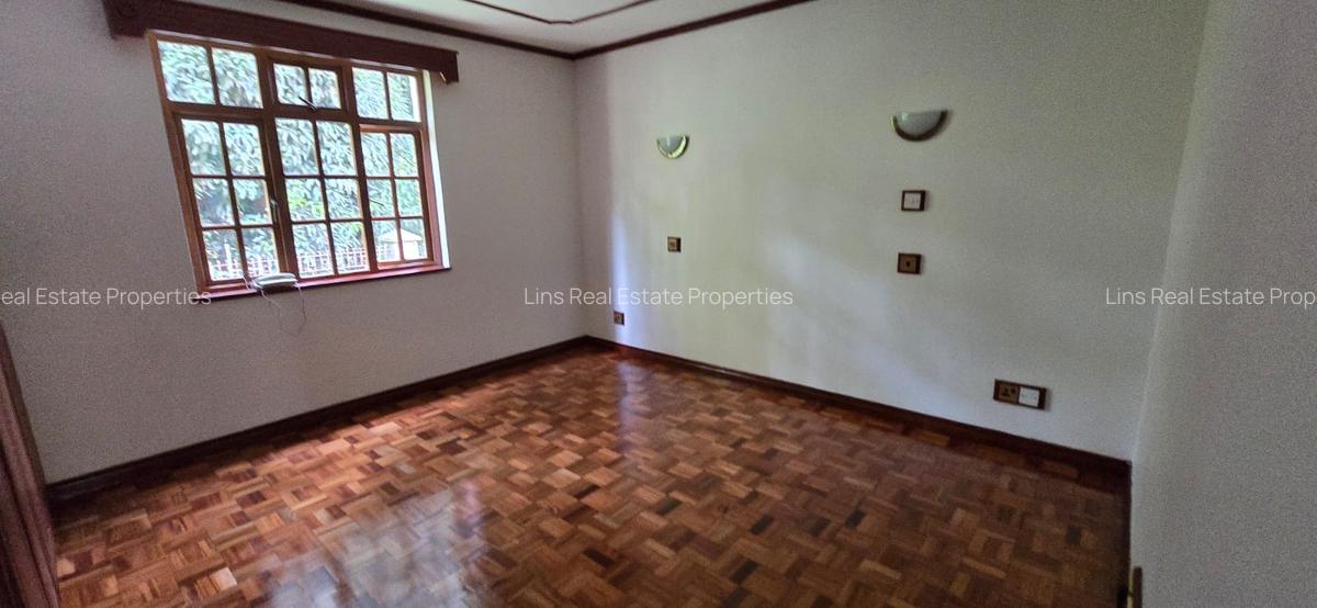 4 Bed Townhouse with En Suite in Lavington - 18