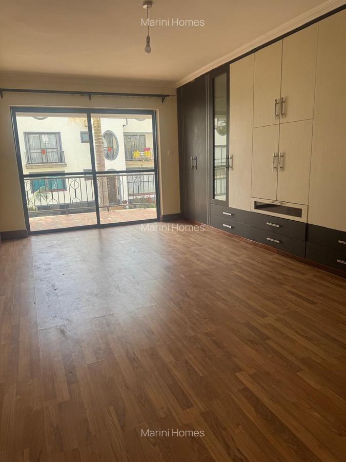 5 Bed Townhouse with En Suite in Brookside - 13