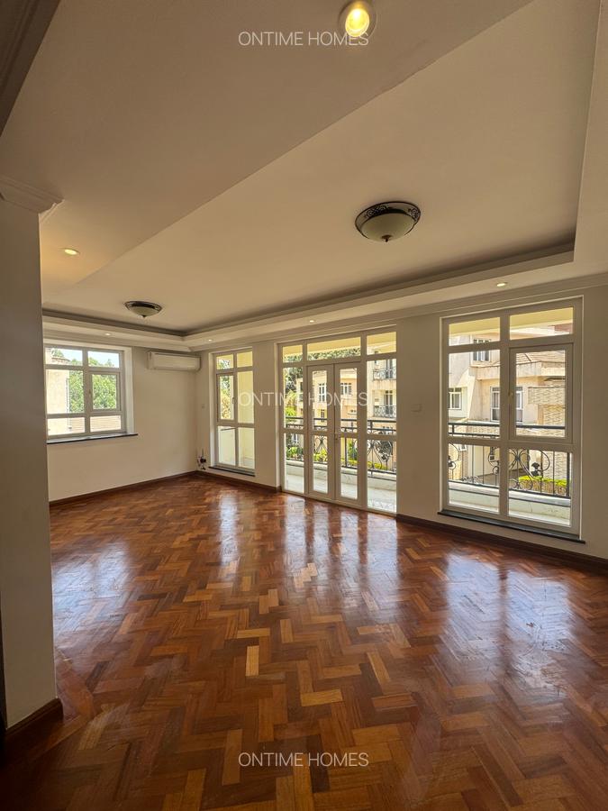 5 Bed Townhouse with En Suite at Lavington - 7