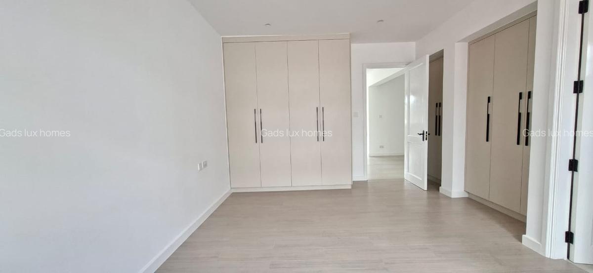 4 Bed Townhouse with En Suite at Westlands - 12