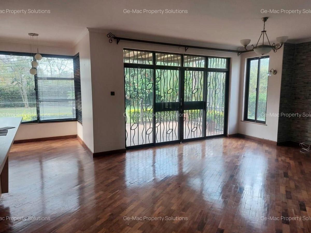 4 Bed House with En Suite in Garden Estate - 18