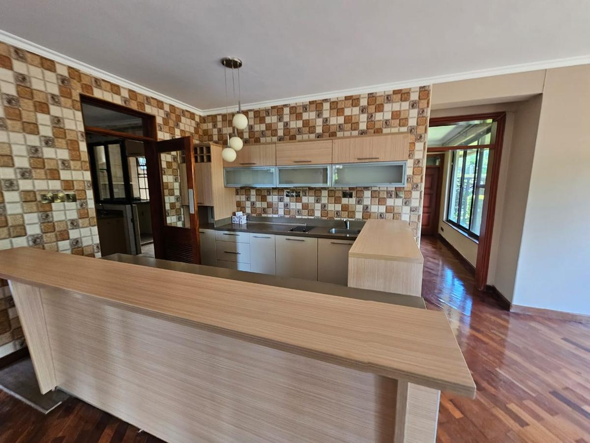 4 Bed Townhouse with En Suite in Ridgeways - 9