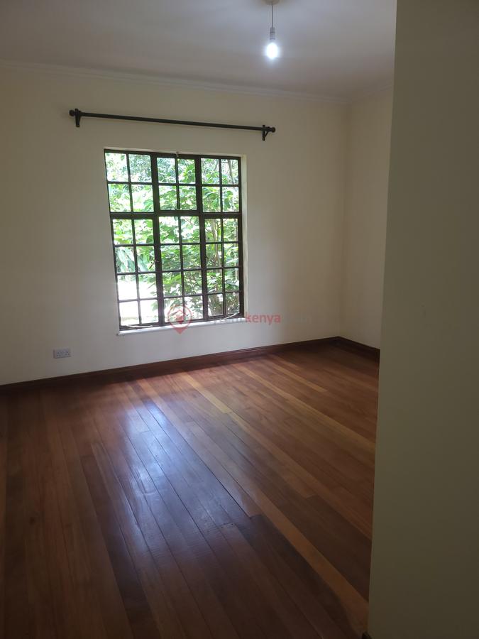 5 Bed Villa with En Suite in Karen Hardy - 8