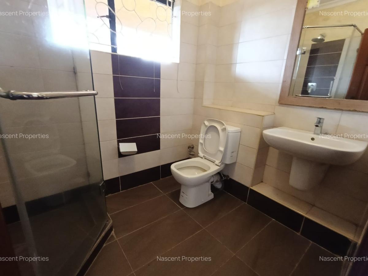 6 Bed House with En Suite in Runda - 14