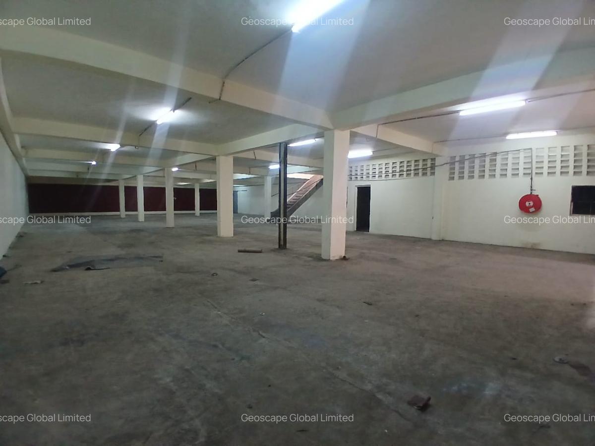 45,000 ft² Warehouse with Backup Generator in Industrial Area - 12