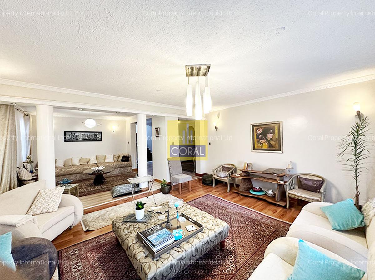 5 Bed Villa in Riverside - 4