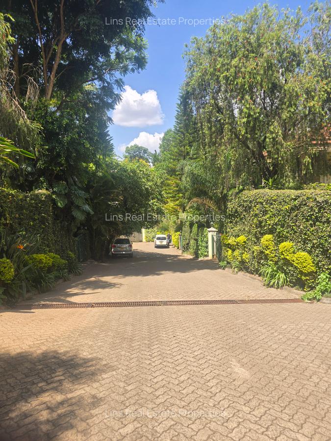 4 Bed Townhouse with En Suite in Brookside - 5