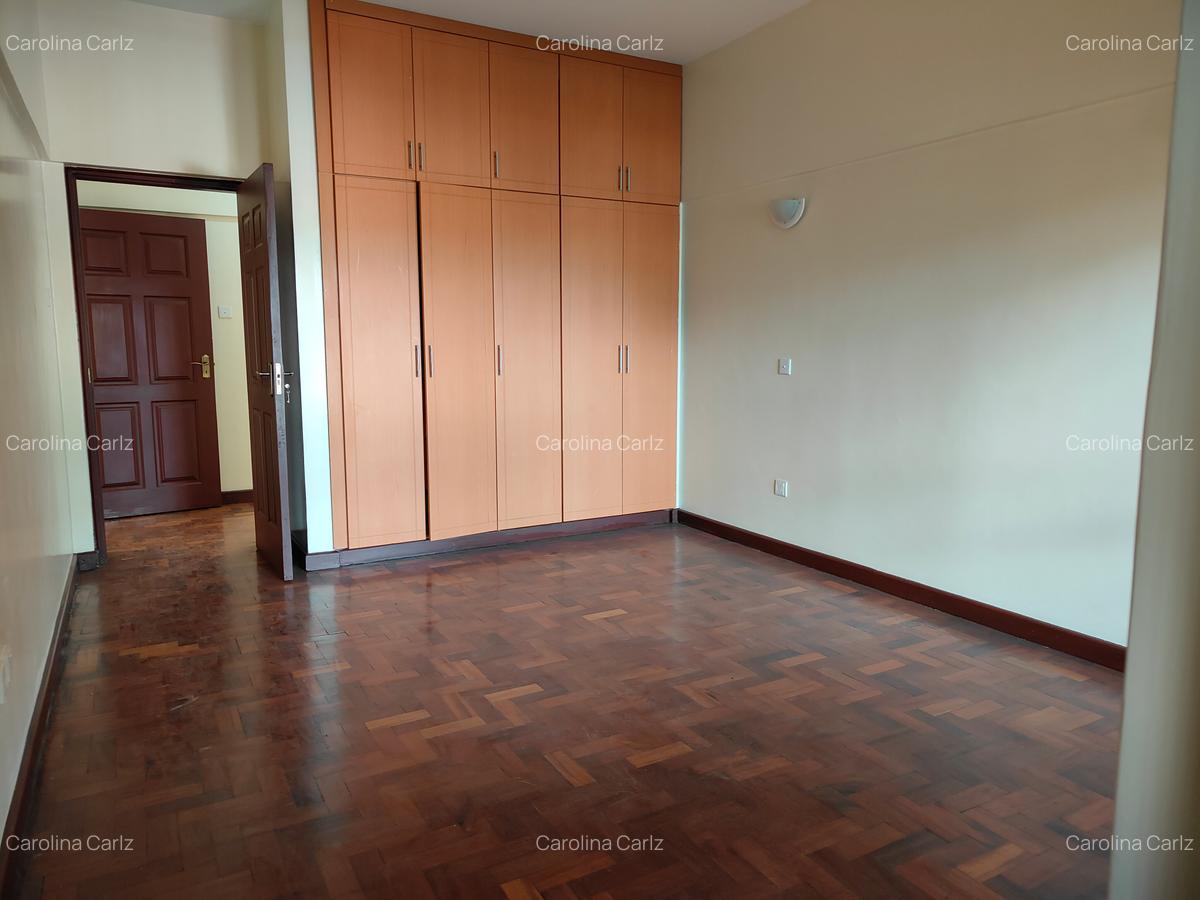 4 Bed Apartment with En Suite at Brookside Drive - 18