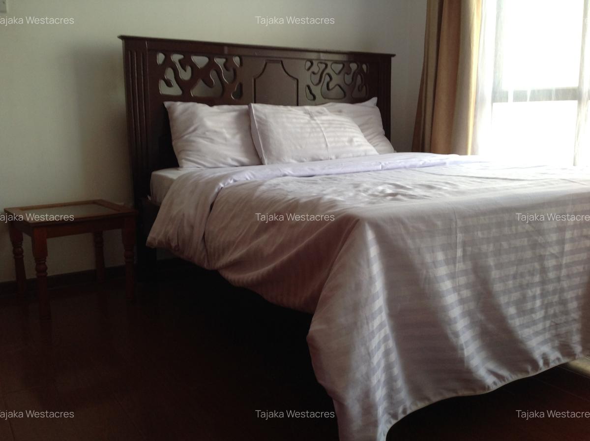 Serviced 2 Bed Apartment with En Suite at Rose Avenue - 2