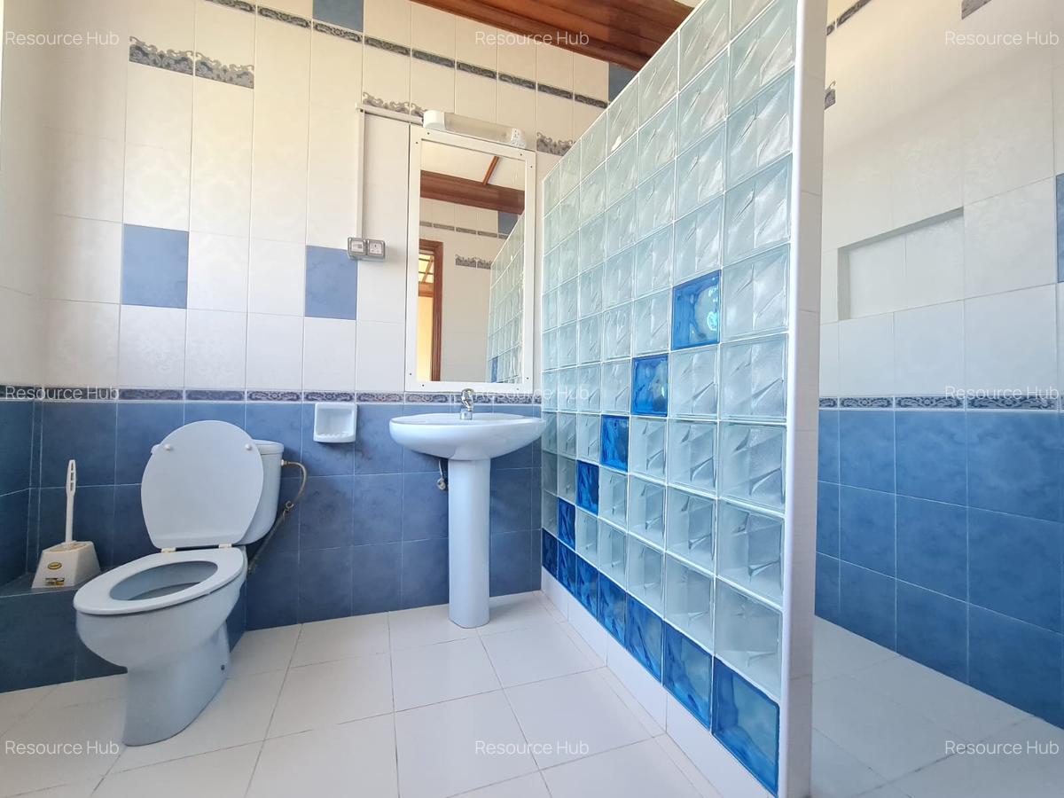 4 Bed House with En Suite at Runda - 17