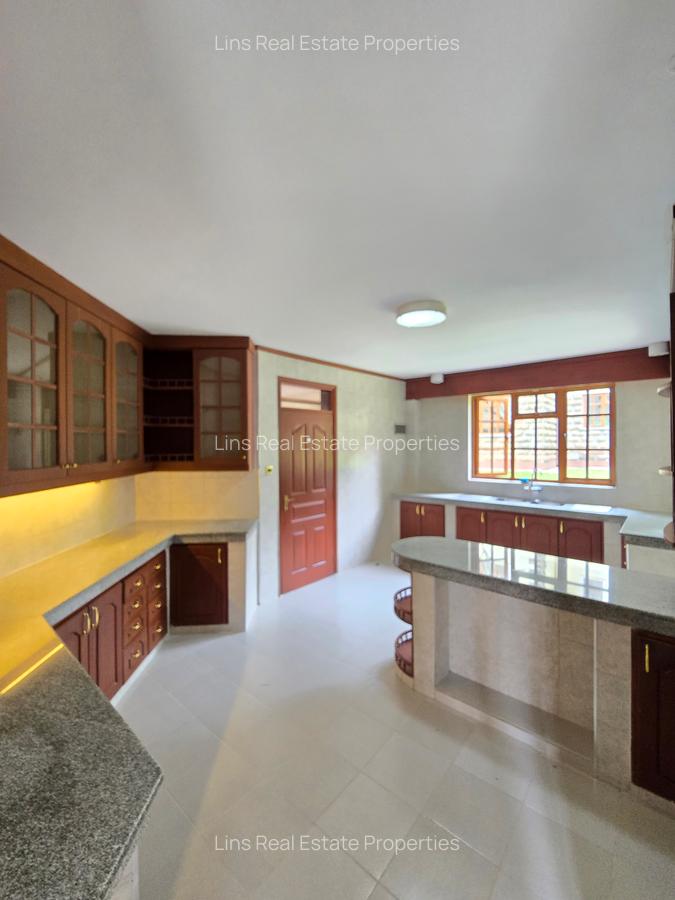 4 Bed Townhouse with En Suite in Lavington - 15