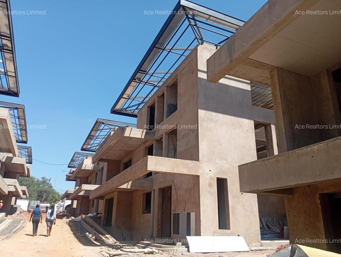 5 Bed Townhouse with En Suite at Lavington - 15