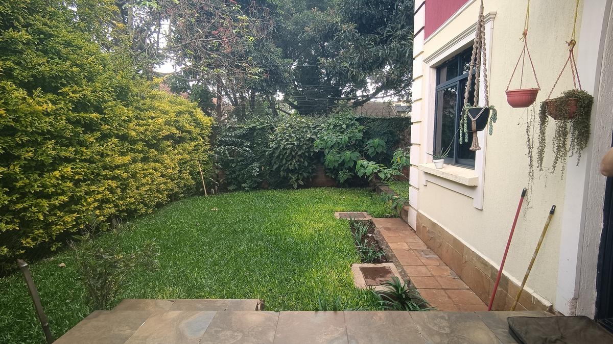 5 Bed Townhouse with En Suite at Lavington - 5
