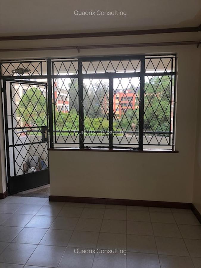 Serviced 2 Bed Apartment with En Suite at Argwings Khodeck Rd - 3