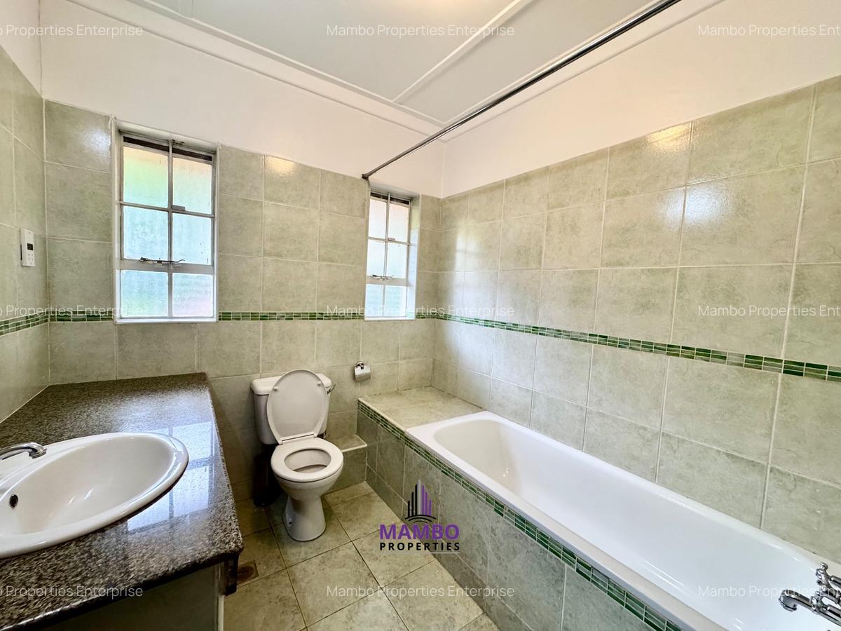 5 Bed Townhouse with En Suite at Rosslyn Lone Tree - 13