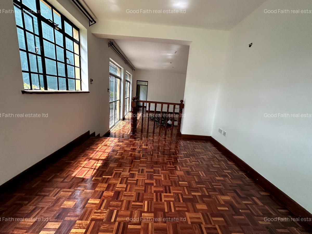 4 Bed Townhouse with En Suite in Lavington - 4