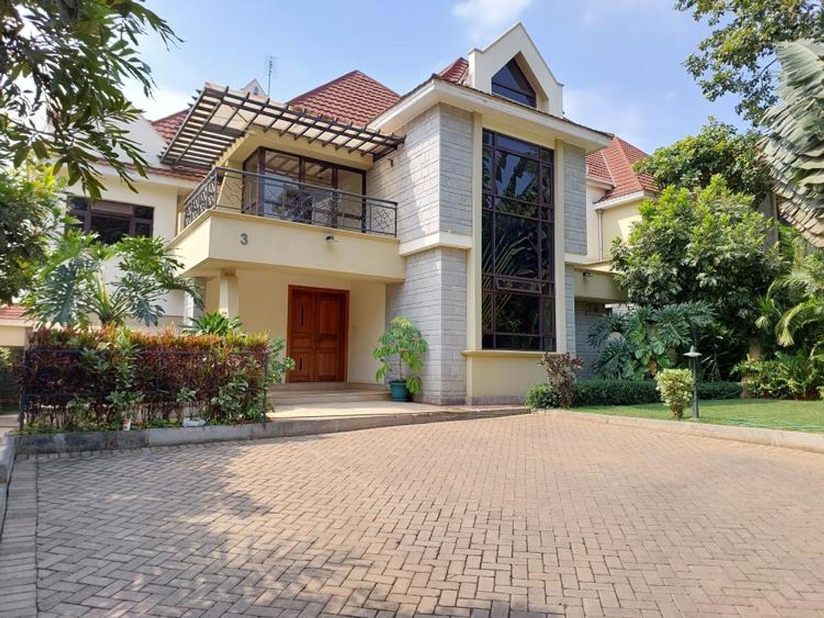 5 Bed Townhouse with En Suite at Lavington Green - 1