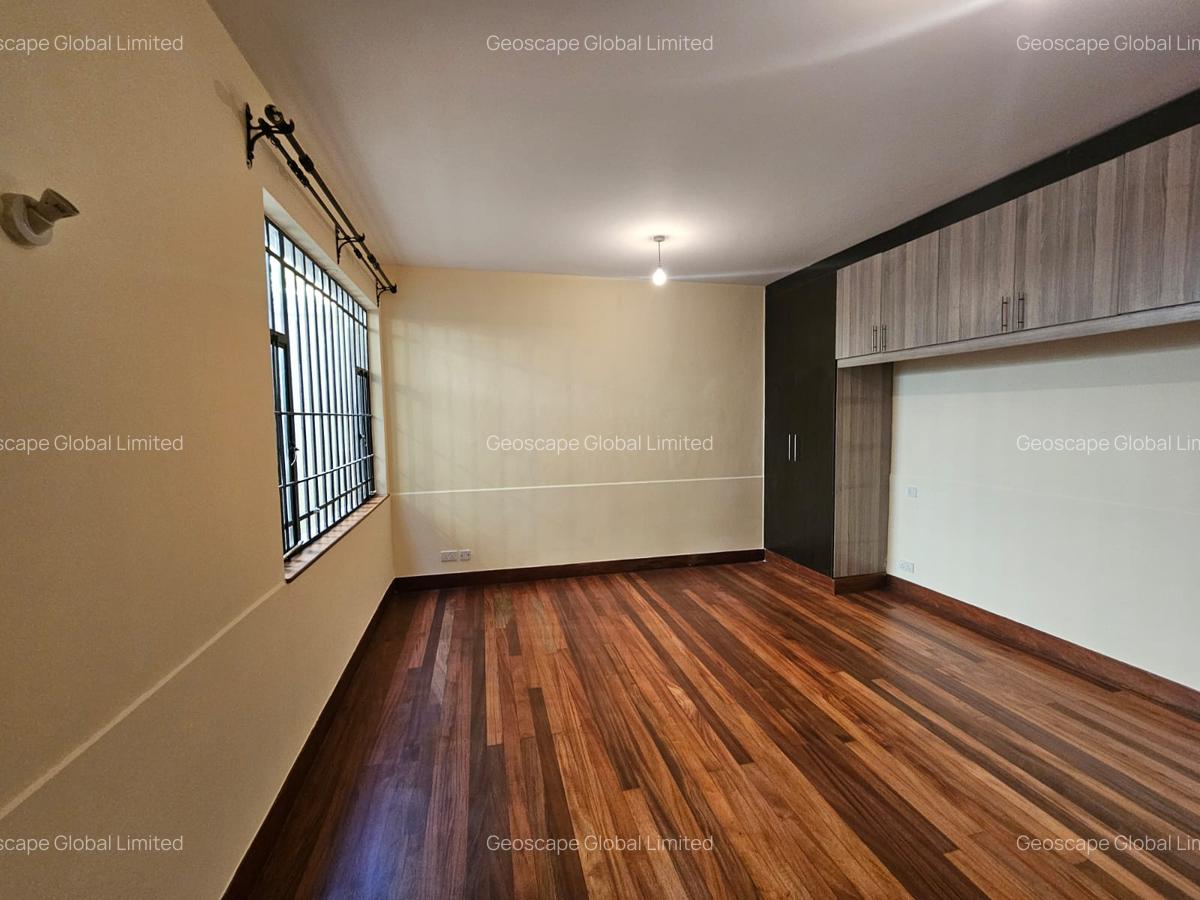 5 Bed Townhouse with En Suite in Lavington - 8