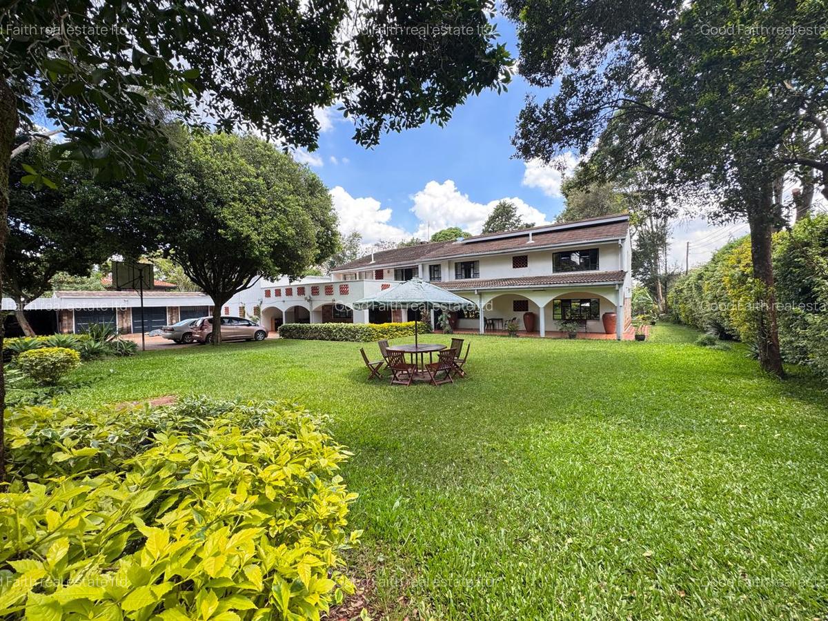 5 Bed House with En Suite in Runda - 2