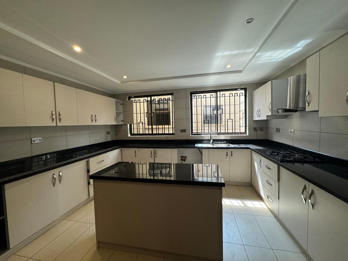 5 Bed Townhouse with En Suite in Lavington - 5