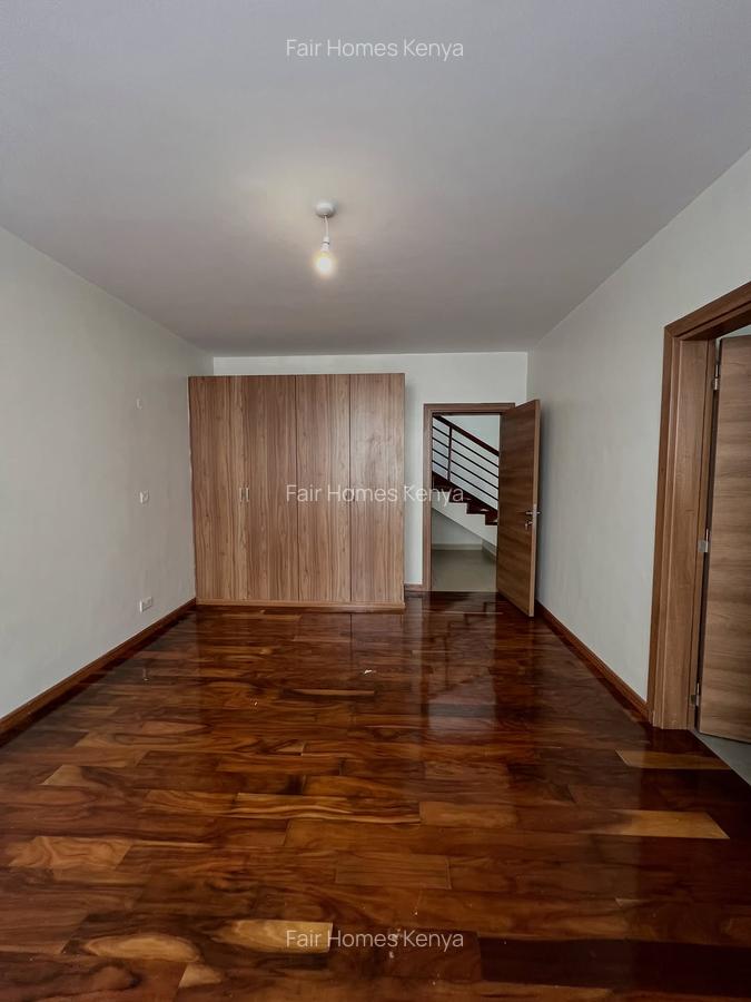 5 Bed Townhouse with En Suite at Lavington Green - 20