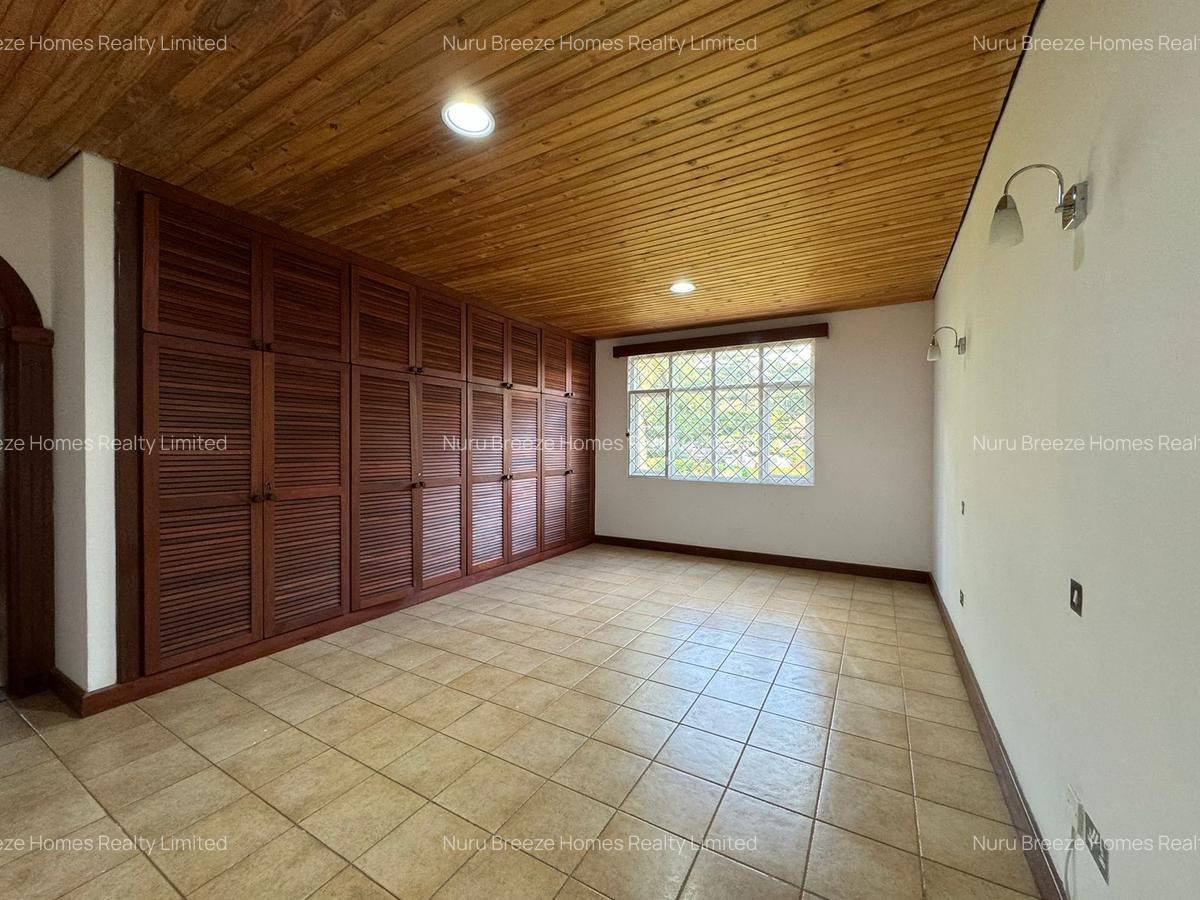 5 Bed Townhouse with En Suite in Rosslyn - 4