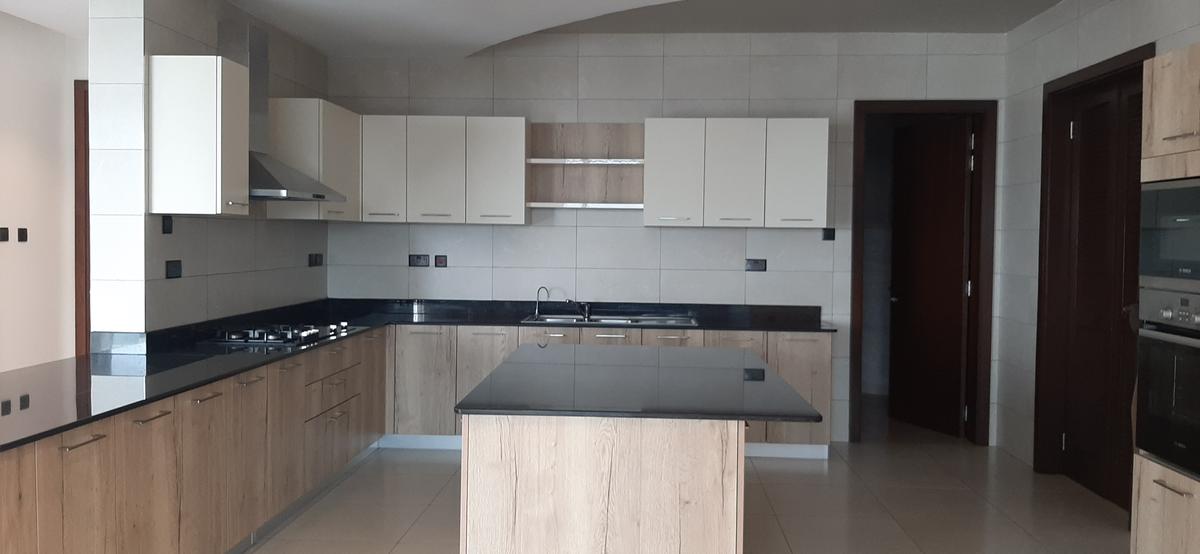 4 Bed Apartment with En Suite in Westlands Area - 11