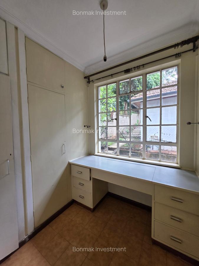 4 Bed House with En Suite at Lavington Green - 18