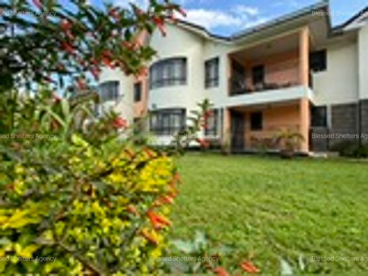 Serviced 2 Bed Apartment with En Suite in Runda - 4